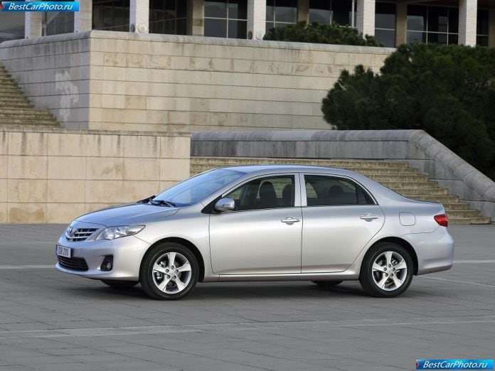 2010 Toyota Corolla - фотография 13 из 37