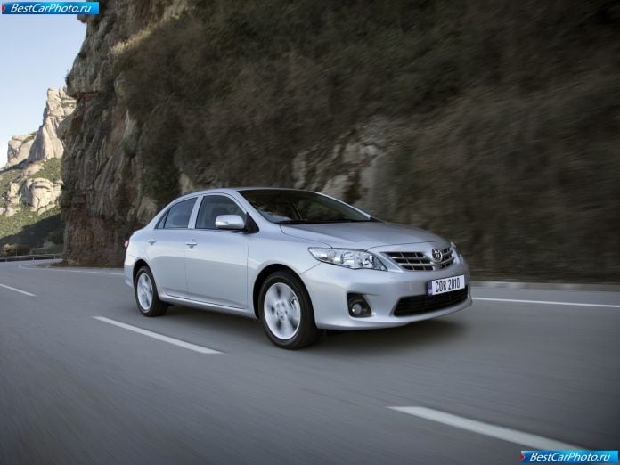 2010 Toyota Corolla - фотография 16 из 37