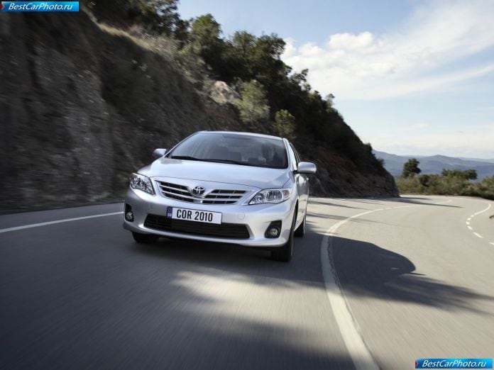 2010 Toyota Corolla - фотография 18 из 37