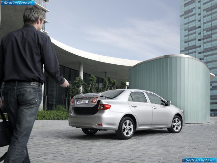 2010 Toyota Corolla - фотография 24 из 37