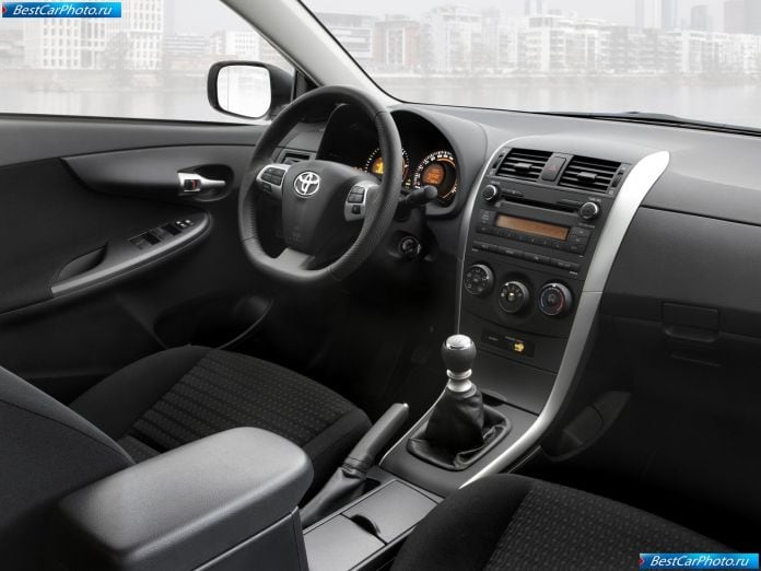 2010 Toyota Corolla - фотография 28 из 37