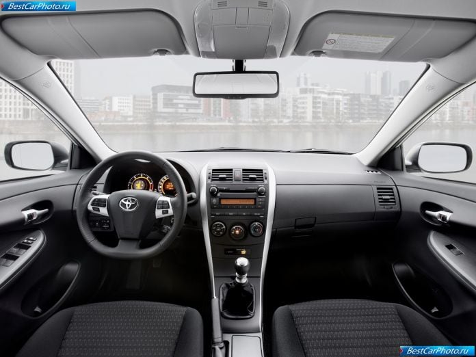 2010 Toyota Corolla - фотография 29 из 37
