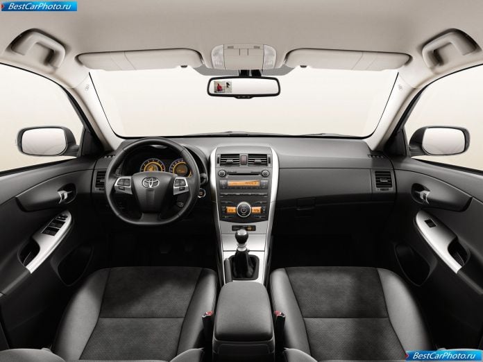 2010 Toyota Corolla - фотография 30 из 37