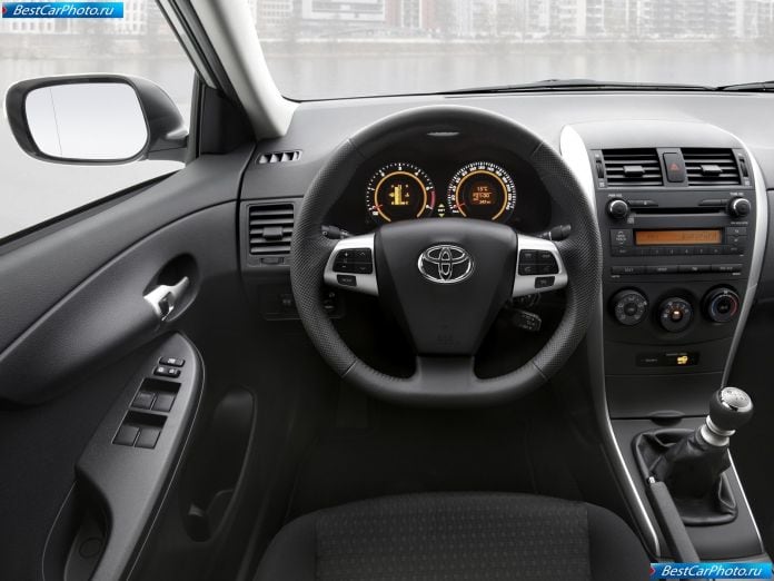2010 Toyota Corolla - фотография 31 из 37