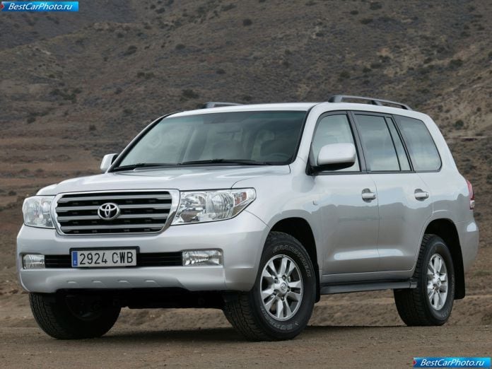 2010 Toyota Land Cruiser V8 - фотография 2 из 58