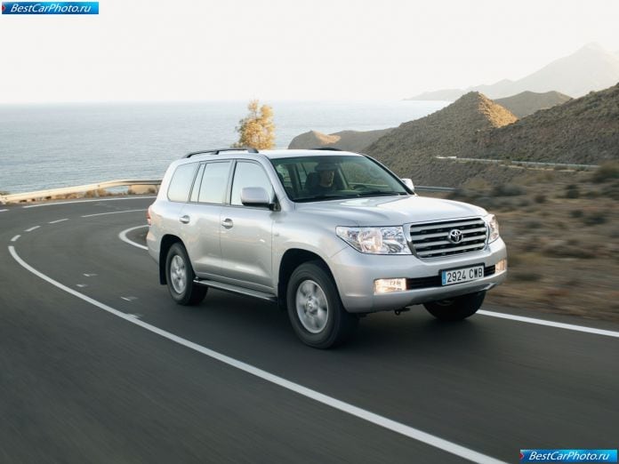 2010 Toyota Land Cruiser V8 - фотография 5 из 58