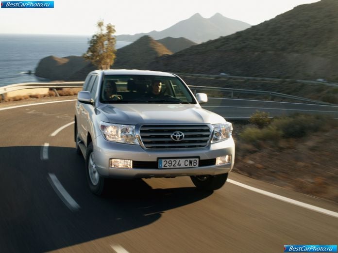 2010 Toyota Land Cruiser V8 - фотография 6 из 58
