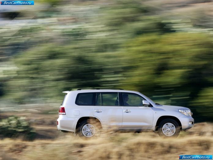 2010 Toyota Land Cruiser V8 - фотография 10 из 58