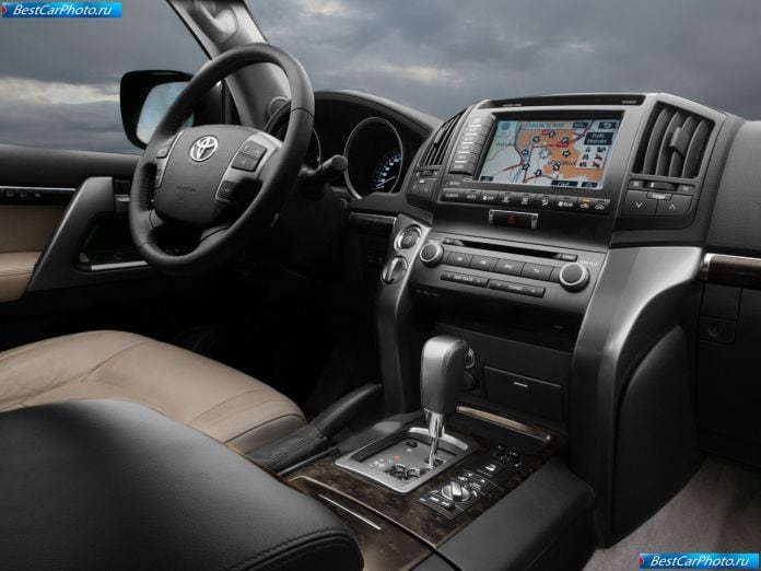 2010 Toyota Land Cruiser V8 - фотография 17 из 58