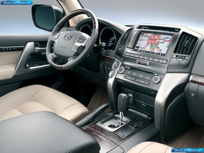 2010 Toyota Land Cruiser V8 - фотография 18 из 58