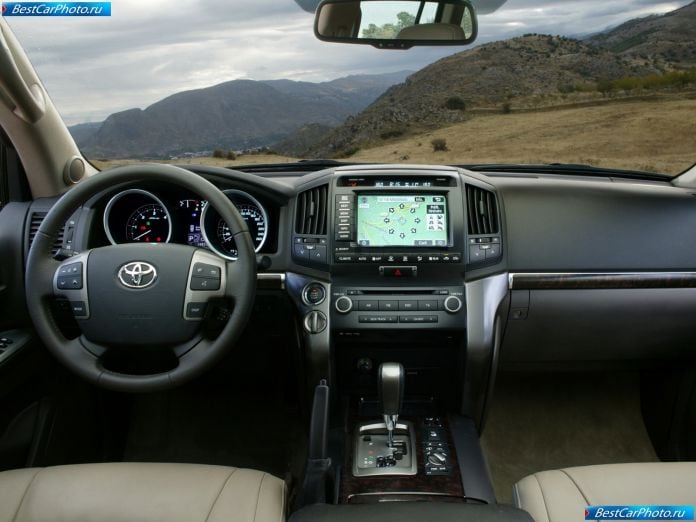 2010 Toyota Land Cruiser V8 - фотография 20 из 58