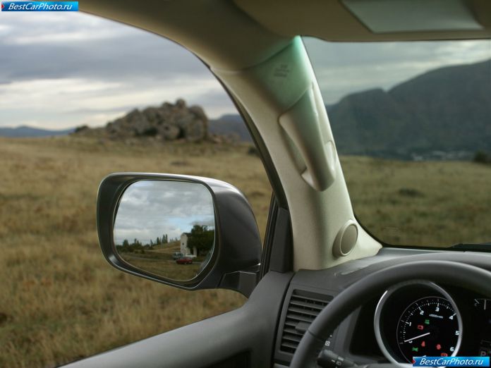 2010 Toyota Land Cruiser V8 - фотография 27 из 58
