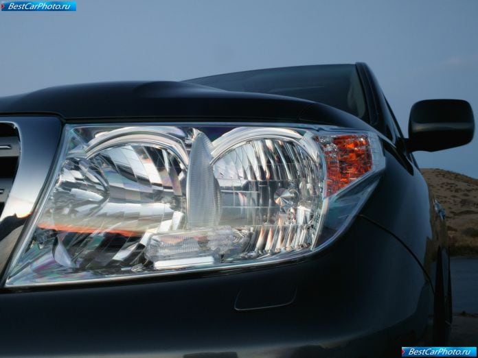 2010 Toyota Land Cruiser V8 - фотография 39 из 58