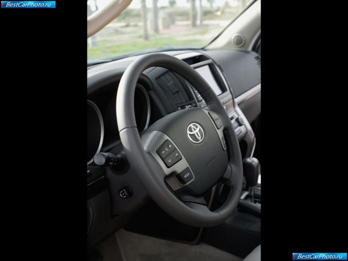 2010 Toyota Land Cruiser V8 - фотография 48 из 58