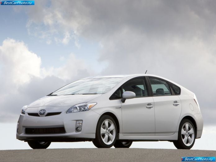 2010 Toyota Prius - фотография 1 из 102