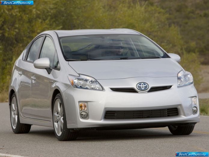 2010 Toyota Prius - фотография 3 из 102