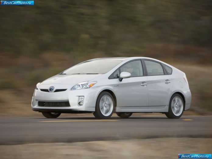2010 Toyota Prius - фотография 10 из 102