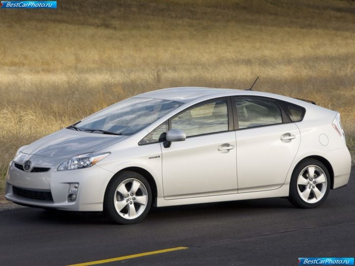 2010 Toyota Prius - фотография 12 из 102