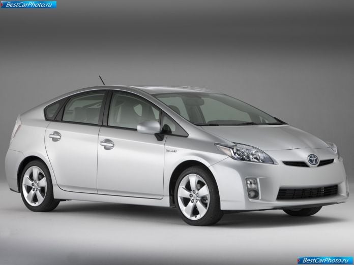 2010 Toyota Prius - фотография 18 из 102