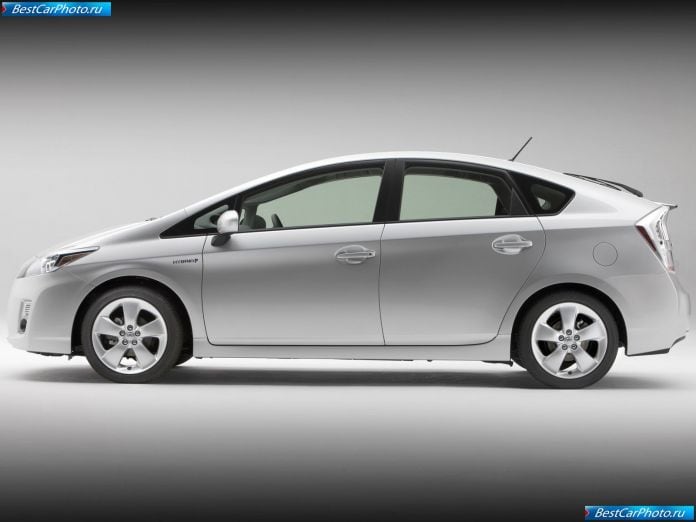 2010 Toyota Prius - фотография 19 из 102
