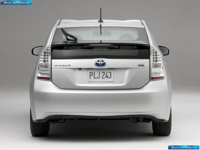 2010 Toyota Prius - фотография 24 из 102