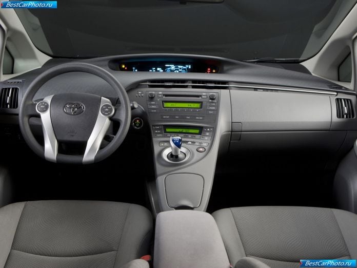 2010 Toyota Prius - фотография 28 из 102