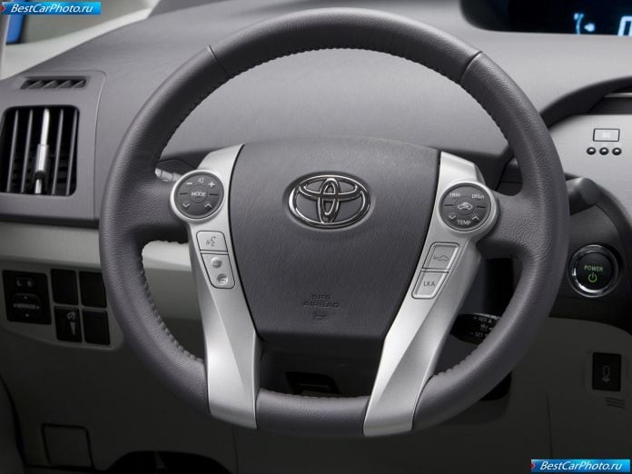 2010 Toyota Prius - фотография 29 из 102