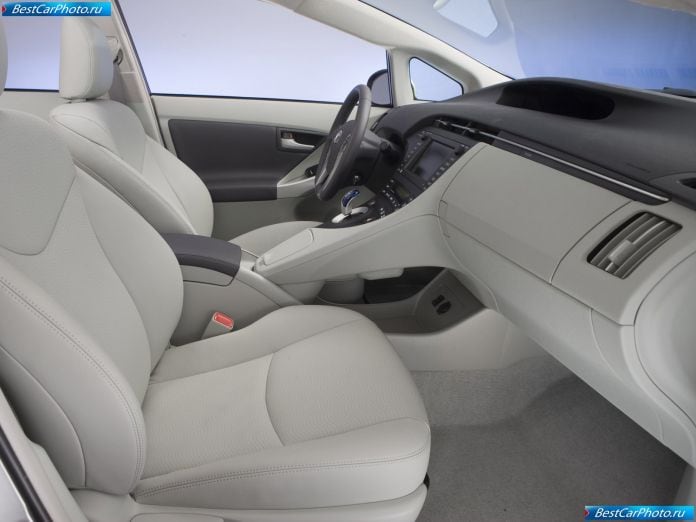 2010 Toyota Prius - фотография 30 из 102