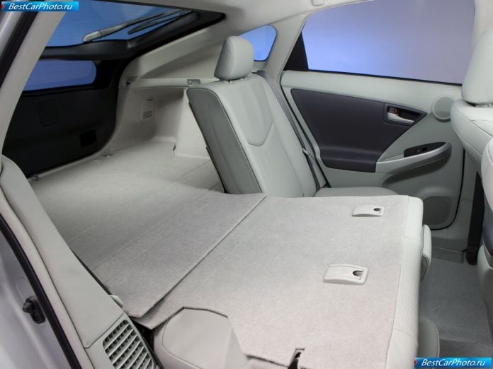 2010 Toyota Prius - фотография 33 из 102