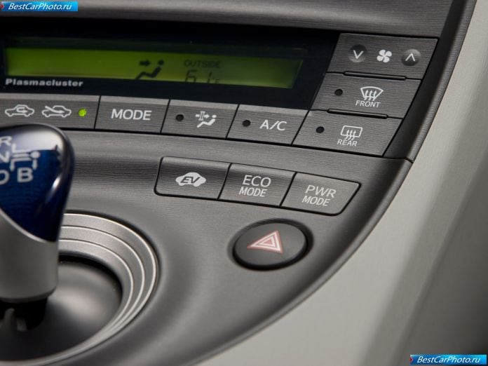 2010 Toyota Prius - фотография 42 из 102