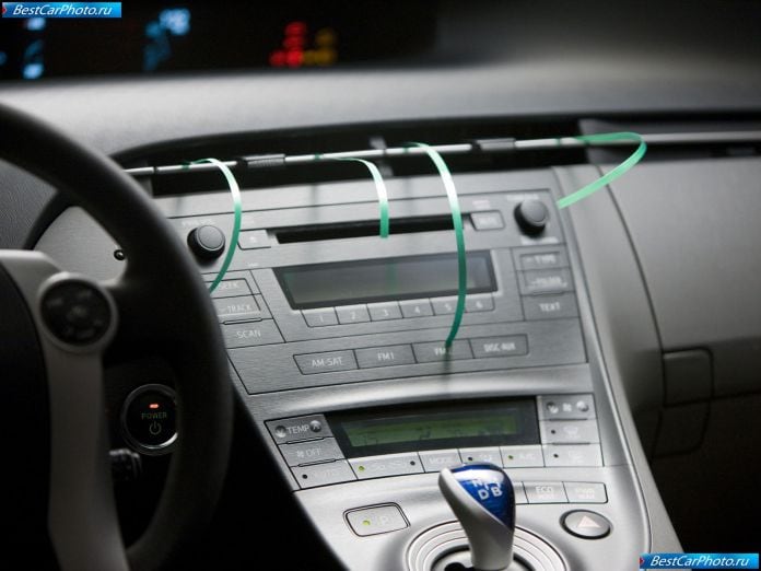2010 Toyota Prius - фотография 45 из 102