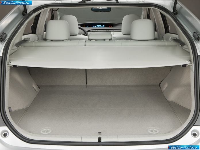 2010 Toyota Prius - фотография 46 из 102