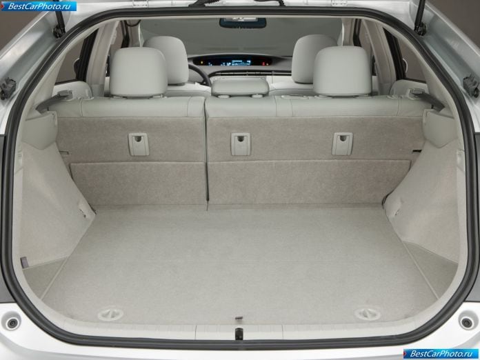 2010 Toyota Prius - фотография 48 из 102