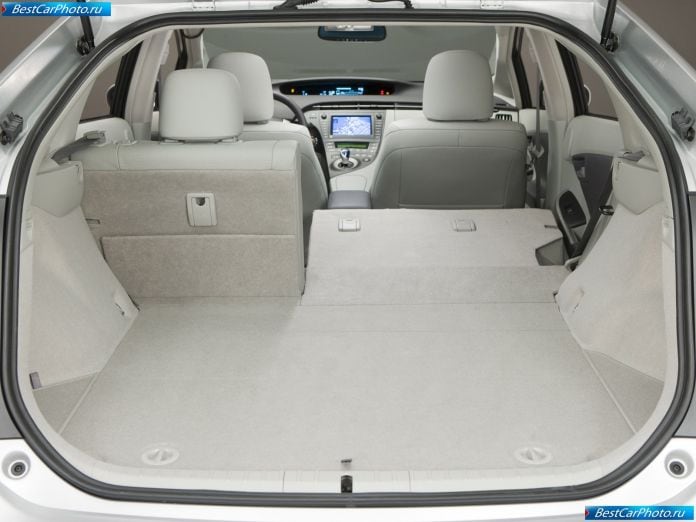 2010 Toyota Prius - фотография 49 из 102