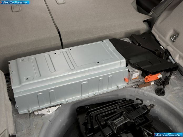 2010 Toyota Prius - фотография 52 из 102