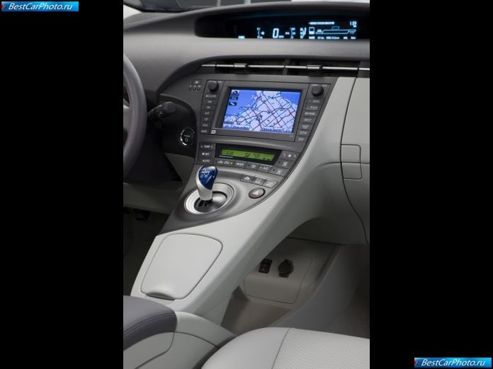2010 Toyota Prius - фотография 66 из 102