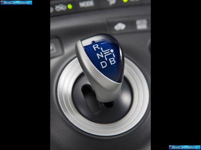 2010 Toyota Prius - фотография 67 из 102
