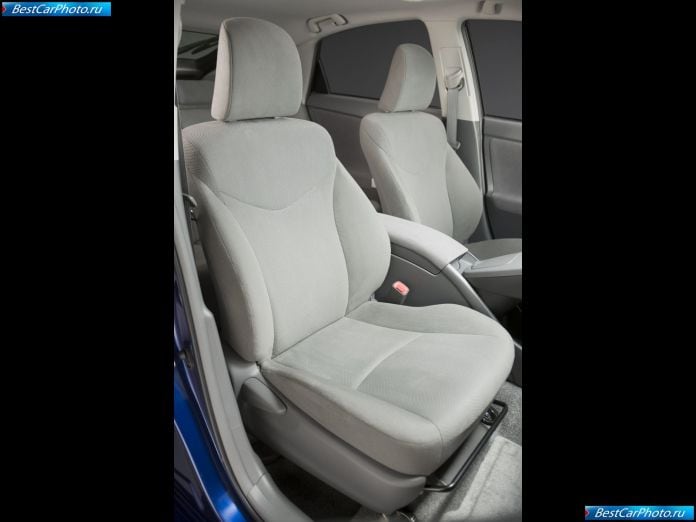 2010 Toyota Prius - фотография 68 из 102