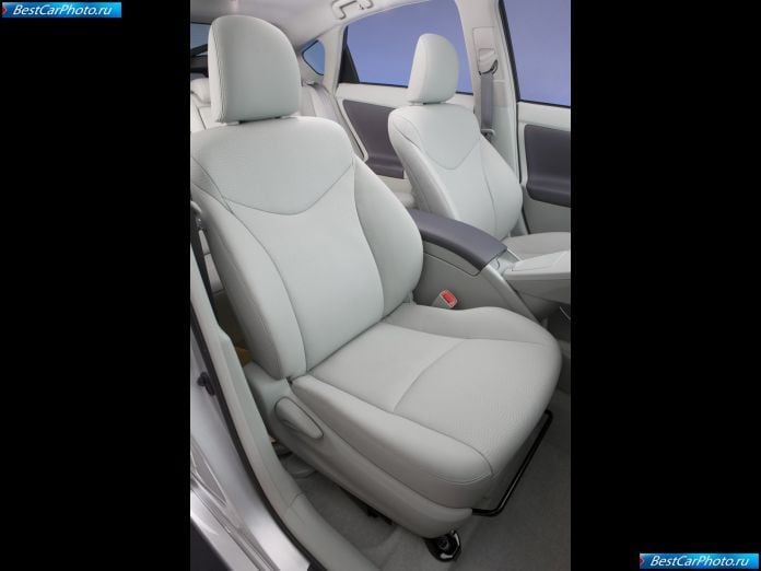 2010 Toyota Prius - фотография 69 из 102