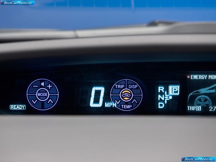 2010 Toyota Prius - фотография 90 из 102