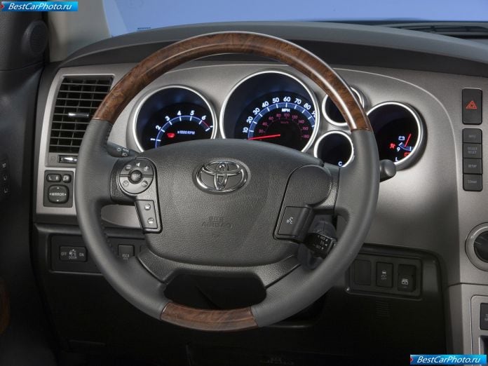 2010 Toyota Tundra Crewmax - фотография 15 из 32