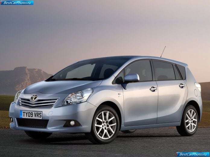 2010 Toyota Verso - фотография 7 из 27