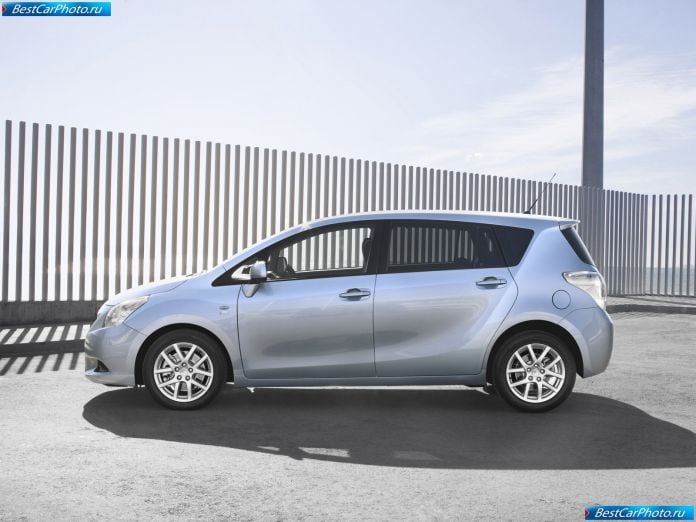 2010 Toyota Verso - фотография 14 из 27