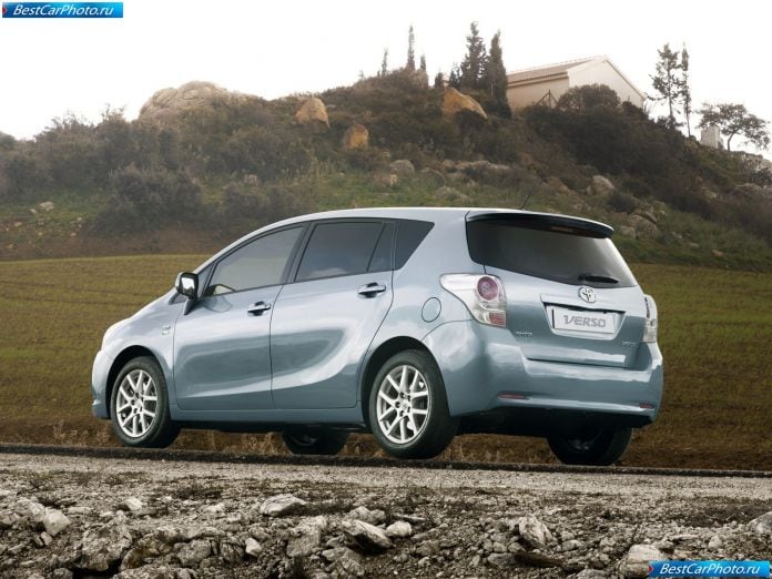 2010 Toyota Verso - фотография 17 из 27