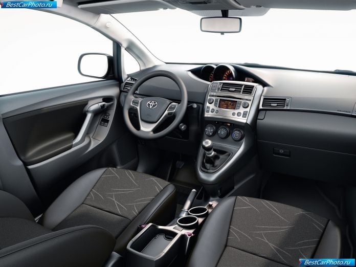 2010 Toyota Verso - фотография 21 из 27