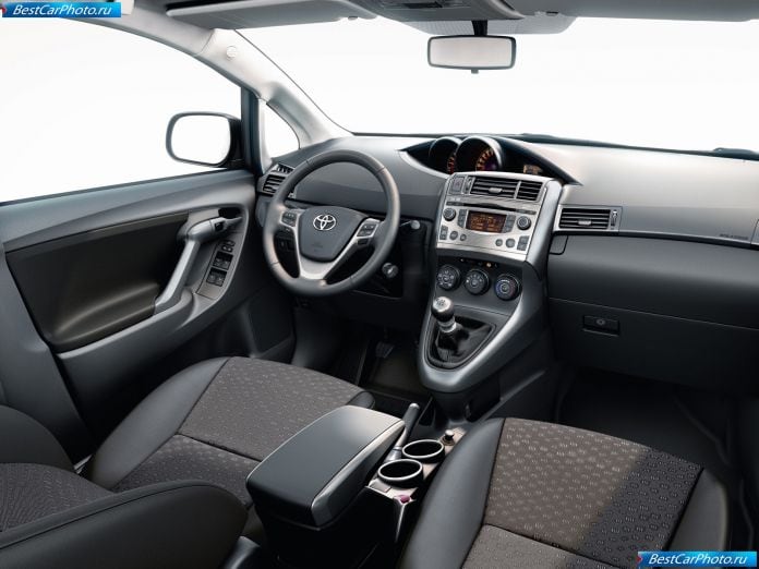 2010 Toyota Verso - фотография 22 из 27