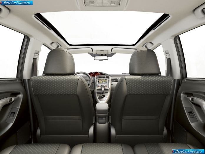 2010 Toyota Verso - фотография 24 из 27