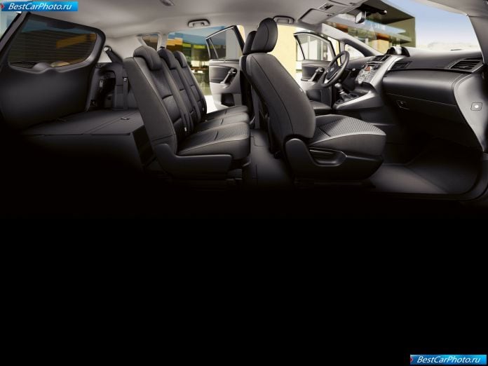 2010 Toyota Verso - фотография 26 из 27