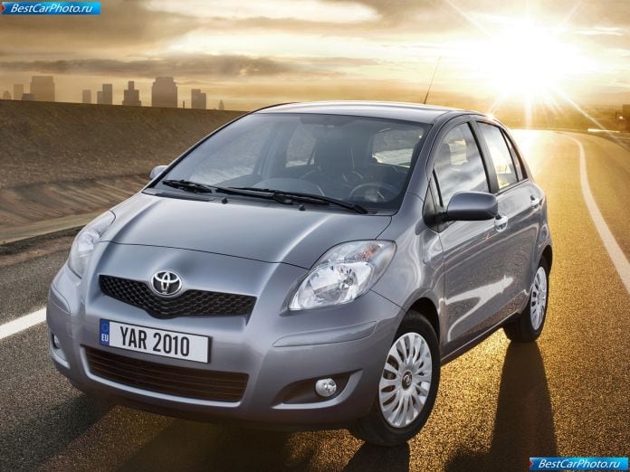 2010 Toyota Yaris - фотография 1 из 28