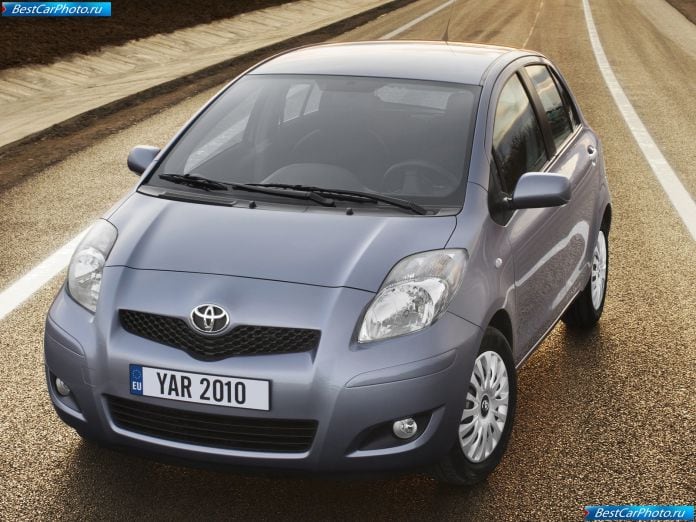 2010 Toyota Yaris - фотография 2 из 28